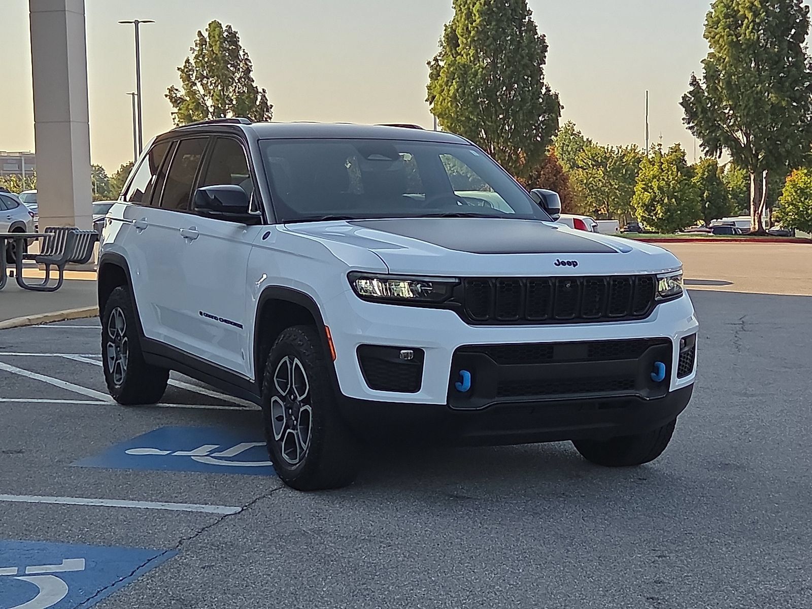 Used 2023 Jeep Grand Cherokee Trailhawk AWD/4WD image 1