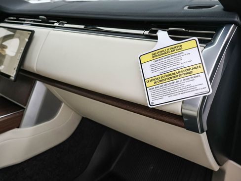 New 2025 Land Rover Range Rover SE image 18