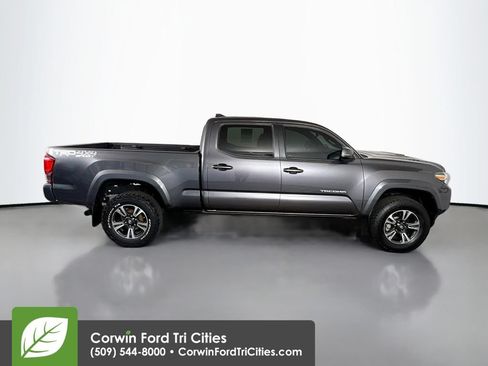 Used 2017 Toyota Tacoma TRD Off-Road AWD/4WD image 17