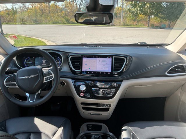 Used 2024 Chrysler Pacifica Limited FWD image 21