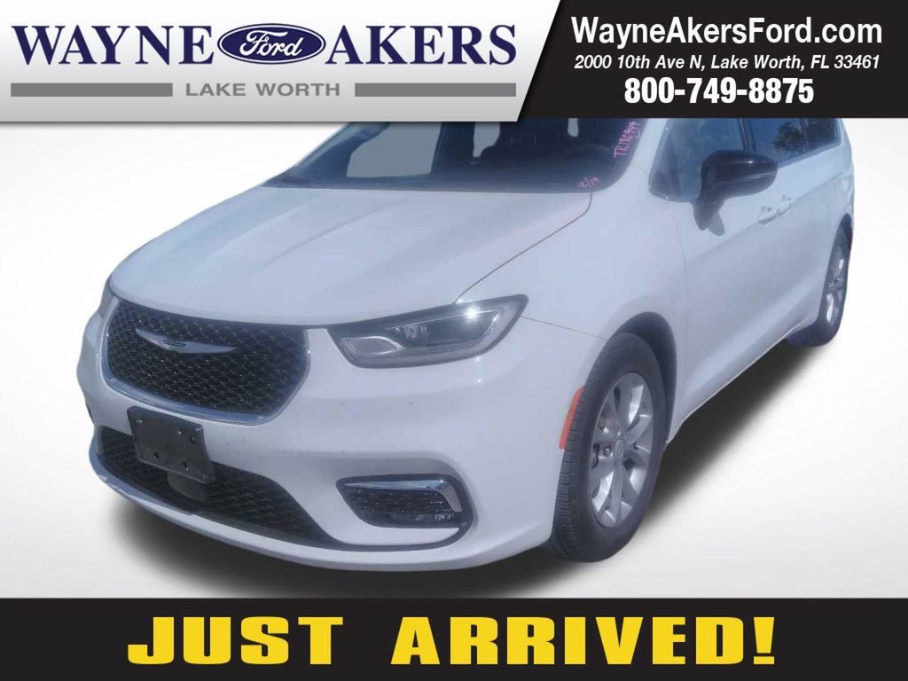 Used 2026 Chrysler Pacifica Limited FWD image 1