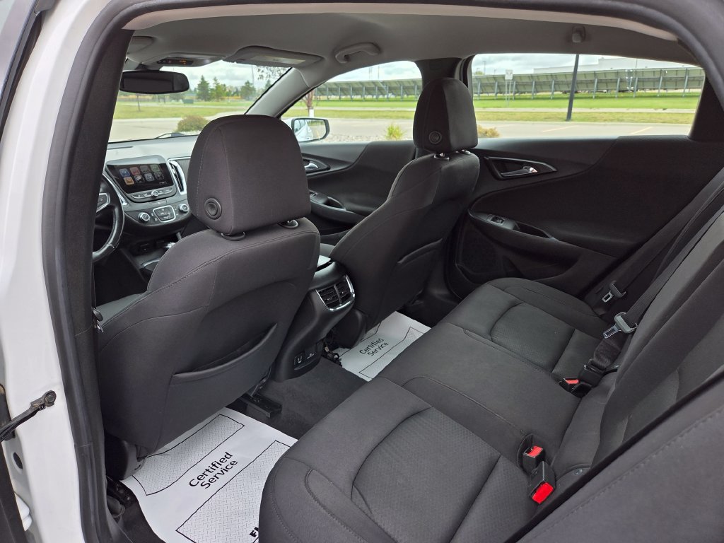 Used 2017 Chevrolet Malibu LT FWD image 33