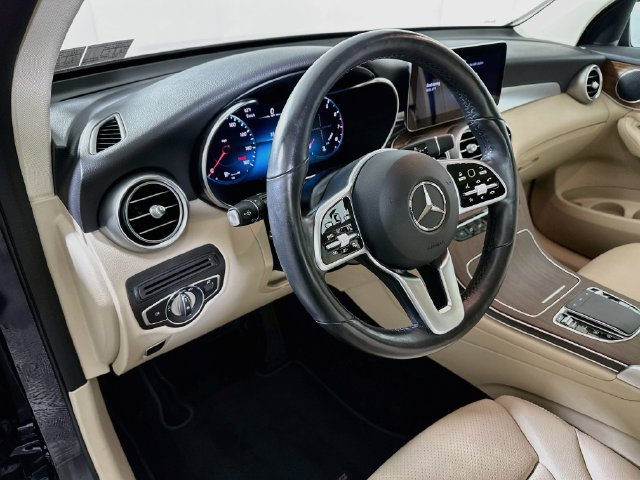 Used 2022 Mercedes-Benz GLC 300 4MATIC image 11