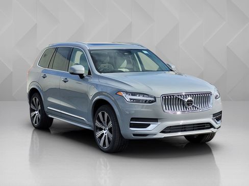 Certified 2025 Volvo XC90 T8 Ultra image 8