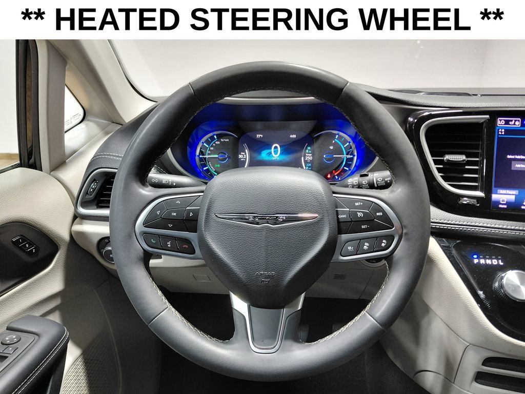 Certified 2024 Chrysler Pacifica Limited FWD image 9