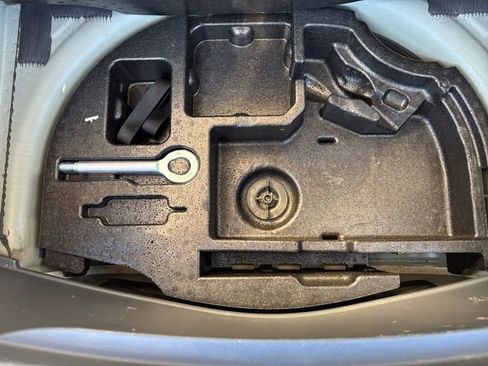 Used 2017 Chevrolet Bolt LT FWD image 33