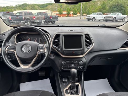 Used 2016 Jeep Cherokee Latitude w/ Comfort/Convenience Group AWD/4WD image 22