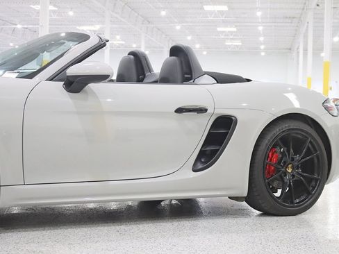 Used 2018 Porsche 718 Boxster S image 5