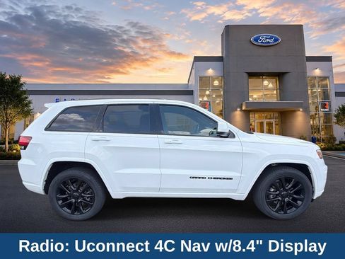 Used 2018 Jeep Grand Cherokee Altitude AWD/4WD image 9