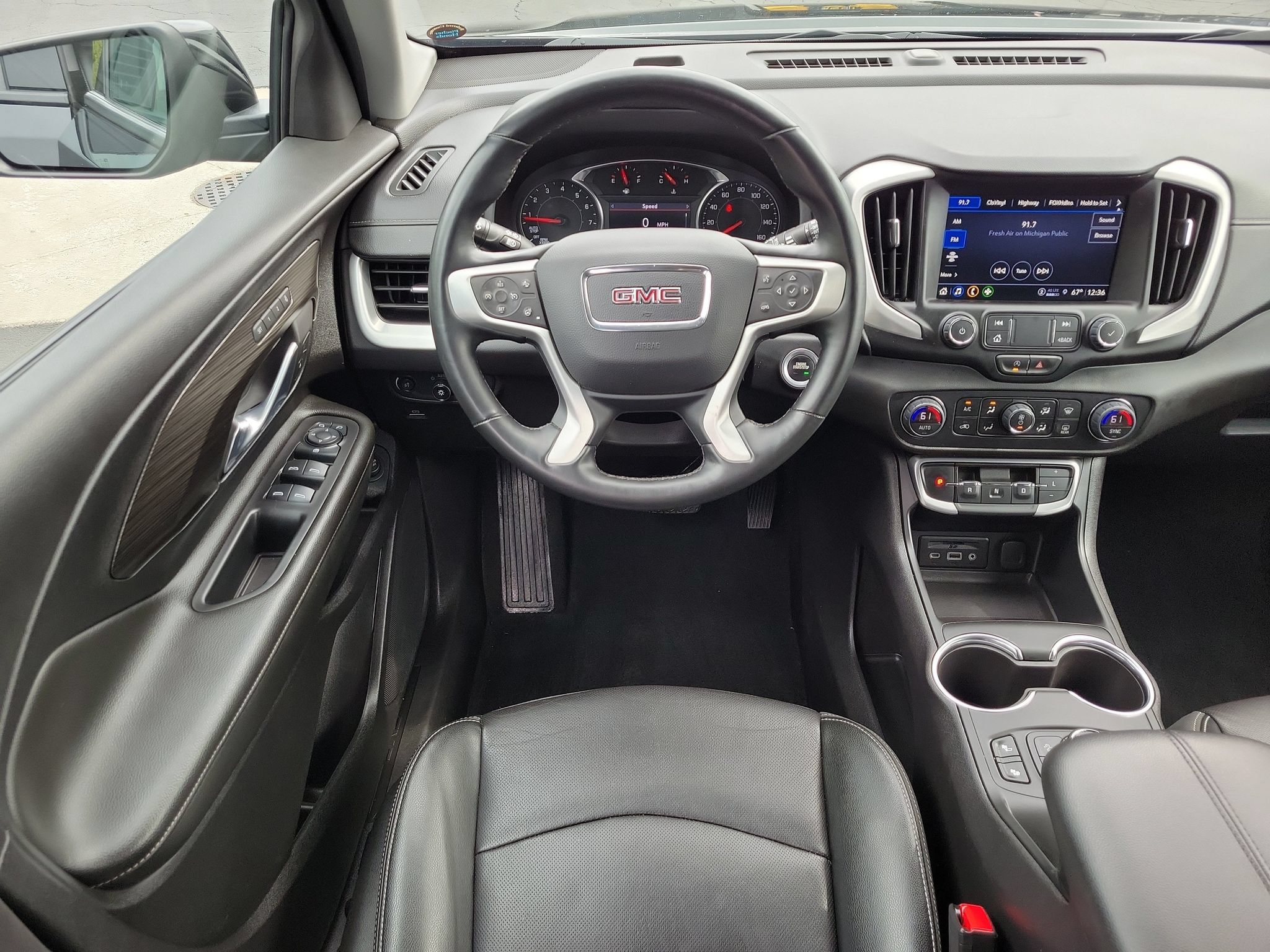 Used 2024 GMC Terrain SLT AWD/4WD image 27