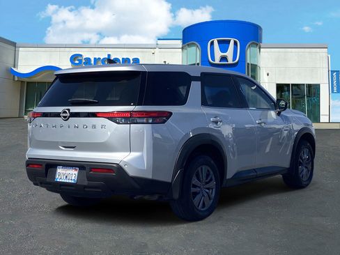 Used 2025 Nissan Pathfinder S w/ Cargo Package image 6