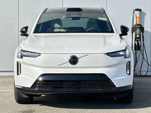 New 2025 Volvo EX90 Plus w/ Protection Package Premier image 8