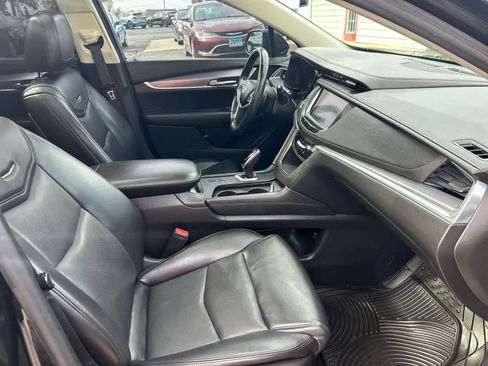 Used 2018 Cadillac XT5 Luxury w/ Driver Awareness Package FWD image 29