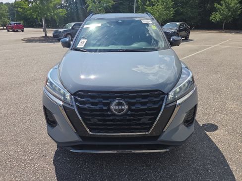 Used 2023 Nissan Kicks SR FWD image 8