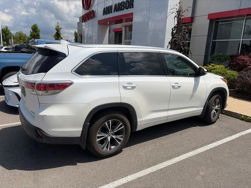 Used 2016 Toyota Highlander XLE AWD/4WD image 3