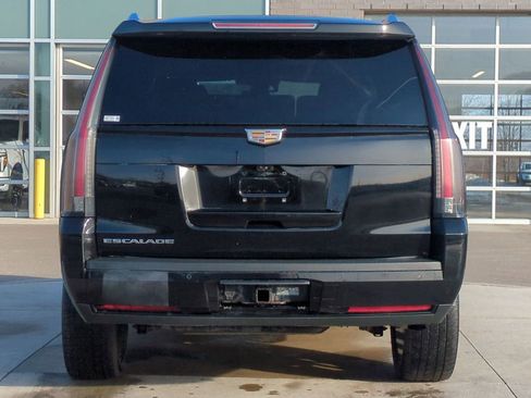 Used 2020 Cadillac Escalade Premium Luxury image 4