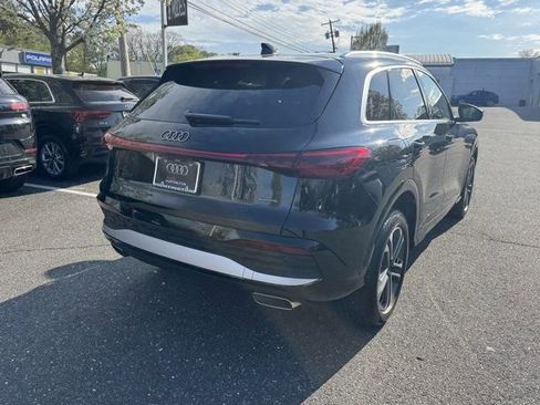 Used 2025 Audi Q5 Premium w/ Convenience Package image 5