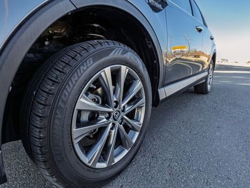 Used 2018 Toyota RAV4 Limited image 10