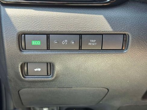 Used 2023 Nissan Sentra SV w/ SV Premium Package FWD image 20