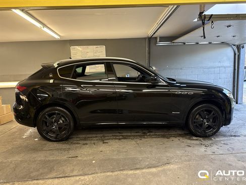 Used 2021 Maserati Levante GranLusso image 2