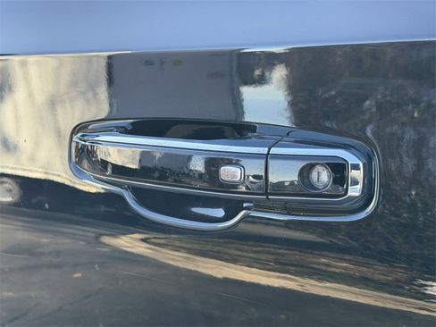 Certified 2021 GMC Yukon XL SLT w/ SLT Premium Package image 12