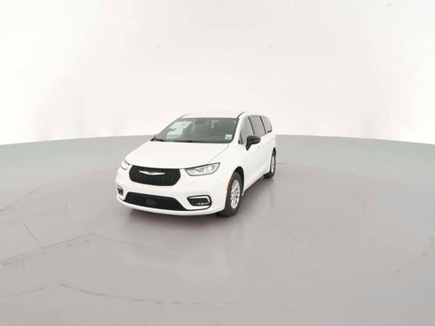 New 2026 Chrysler Pacifica Select image 3
