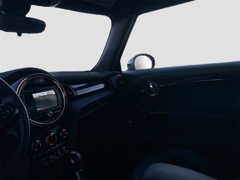 Used 2019 MINI Cooper S image 22