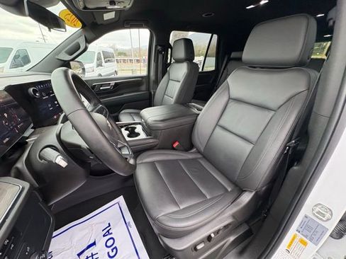 Used 2025 Chevrolet Tahoe LT image 27