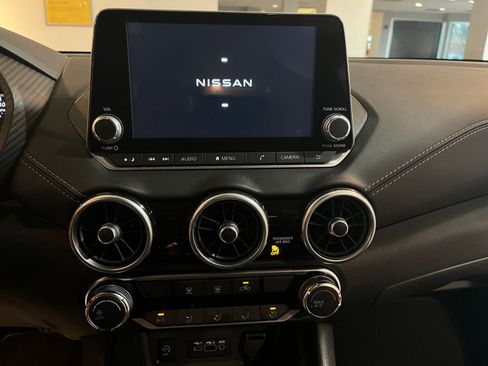 Used 2025 Nissan Sentra SV image 17