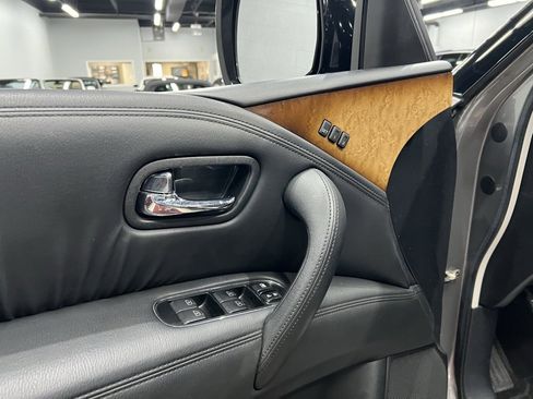 Used 2011 INFINITI QX56 4WD w/ Theater Pkg image 17