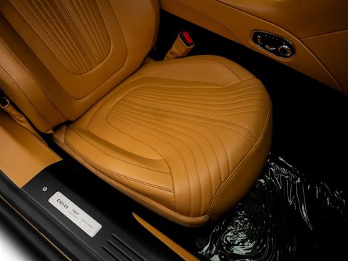 Used 2018 Aston Martin DB11 V12 RWD image 33