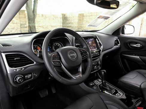 Used 2021 Jeep Cherokee Limited w/ Mopar Interior Package image 26