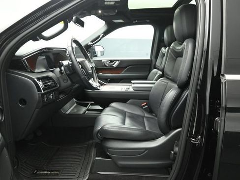 Certified 2023 Lincoln Navigator Reserve AWD/4WD image 10