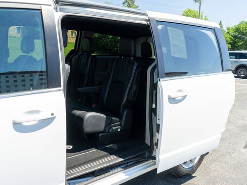 Used 2019 Dodge Grand Caravan SXT FWD image 26