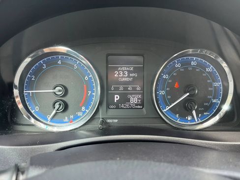 Used 2017 Toyota Corolla LE FWD image 17