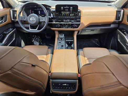 Used 2024 Nissan Pathfinder Platinum w/ Black Appearance Package FWD image 14