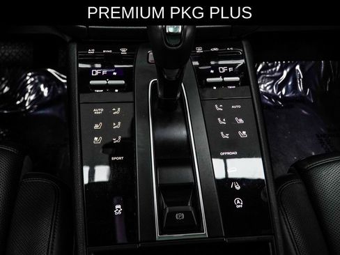 Used 2023 Porsche Macan AWD/4WD image 27