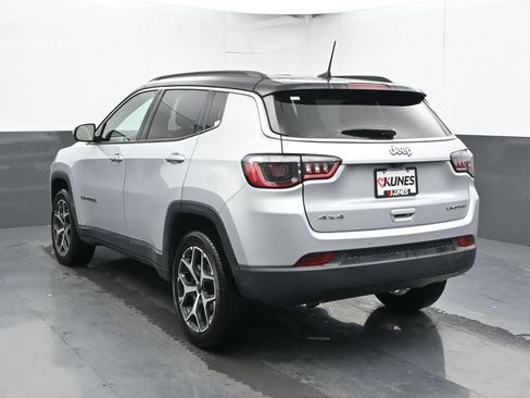 Used 2025 Jeep Compass Limited AWD/4WD image 11