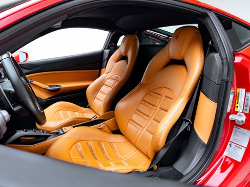 Used 2018 Ferrari 488 GTB RWD image 18