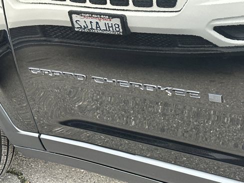 Certified 2024 Jeep Grand Cherokee L Laredo image 27