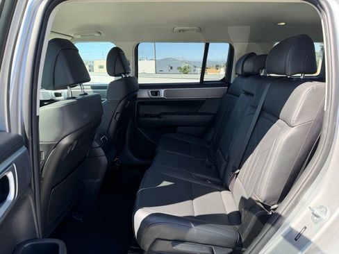 Used 2025 Hyundai Santa Fe SEL image 4