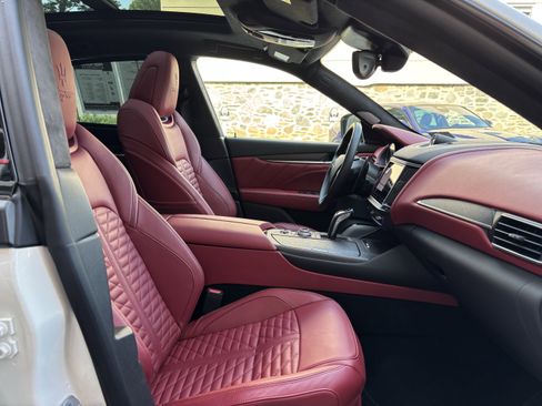 Used 2023 Maserati Levante Trofeo image 29