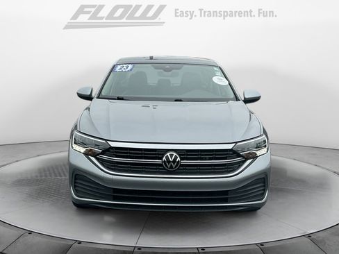 Certified 2023 Volkswagen Jetta SE w/ Panoramic Sunroof Package image 3