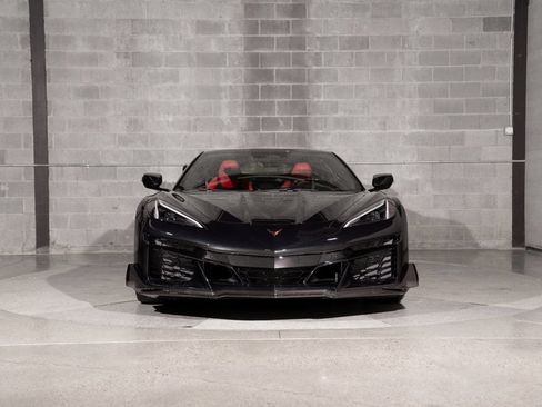 Used 2024 Chevrolet Corvette Z06 w/ Z07 Performance Package RWD image 3