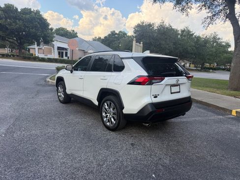 Used 2021 Toyota RAV4 XLE Premium FWD image 10