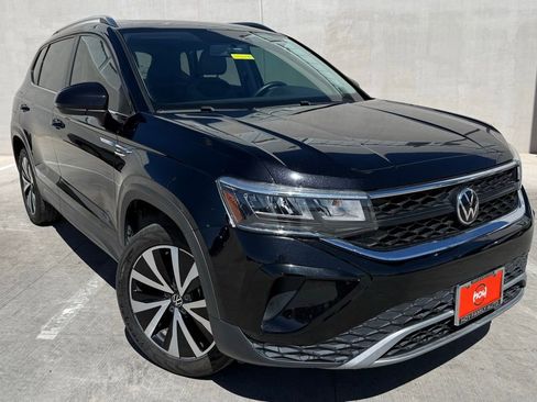 Used 2022 Volkswagen Taos SE image 1