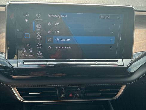 Used 2024 Volkswagen Atlas SE FWD image 9