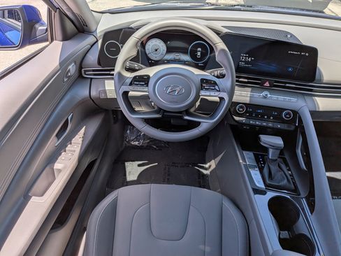 Used 2023 Hyundai Elantra SEL w/ Convenience Package FWD image 16