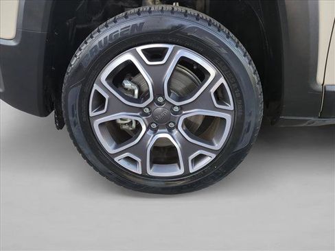 Used 2015 Jeep Renegade Limited image 24