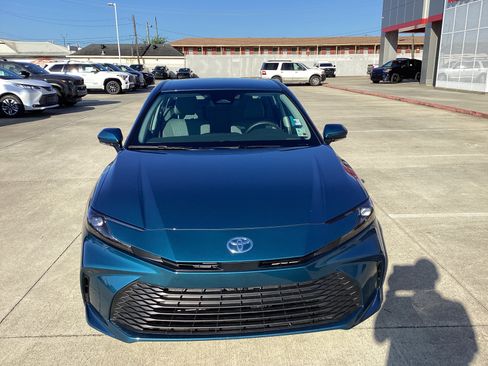 Used 2026 Toyota Camry LE w/ Convenience Package FWD image 2